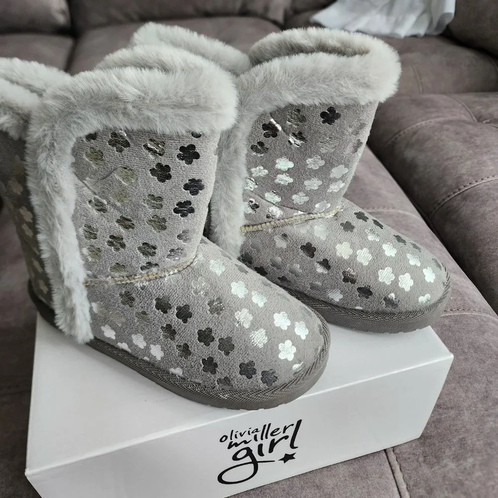 NWT Olivia Miller Girls' Star Slipper Boots Size 3